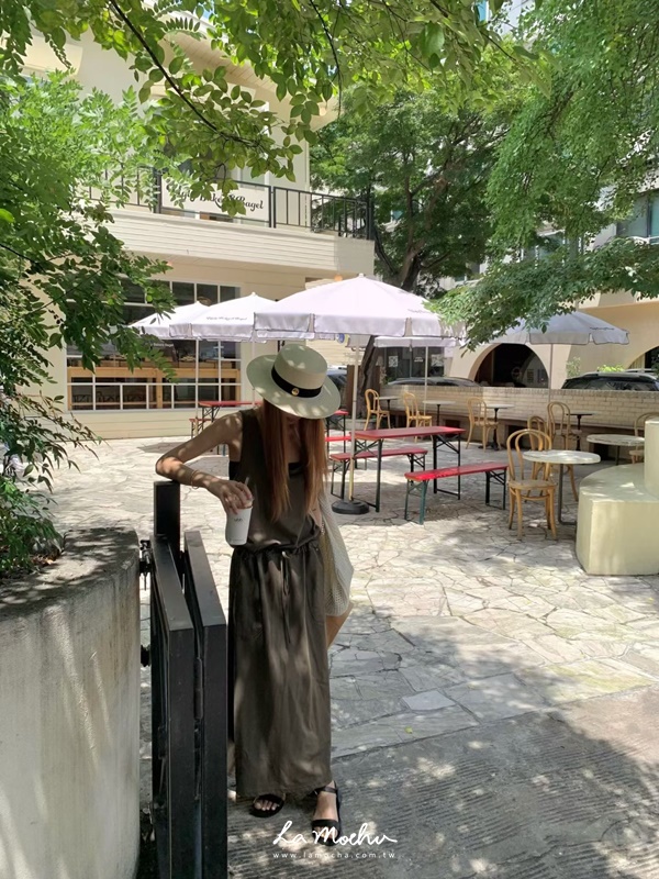 渡假款無袖縮腰連身裙